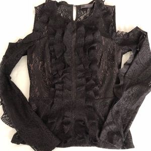 🌸Lace cold shoulder BCBG shirt🌸 🏷PRICE DROP‼️